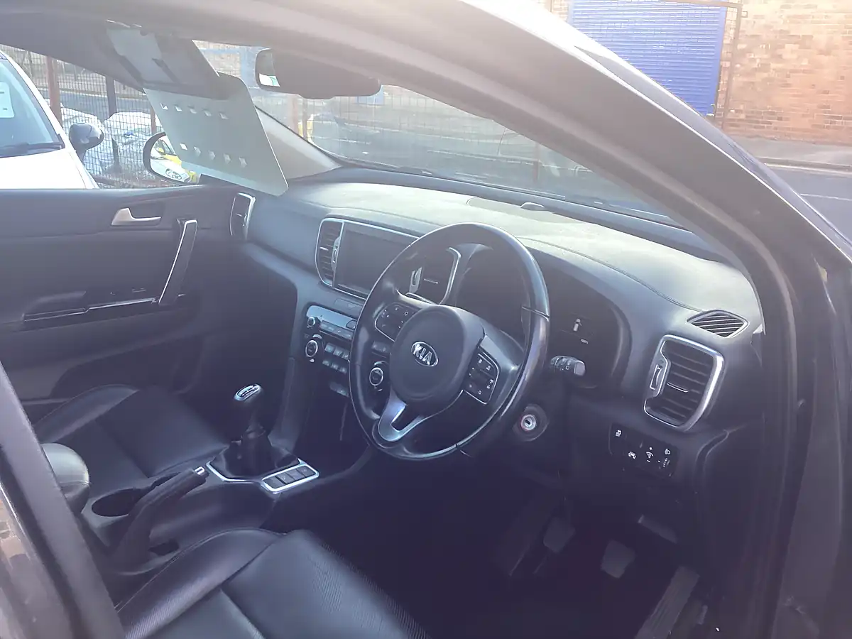 Used 2017 Kia Sportage 3 Silver - Interior and Exterior details 10