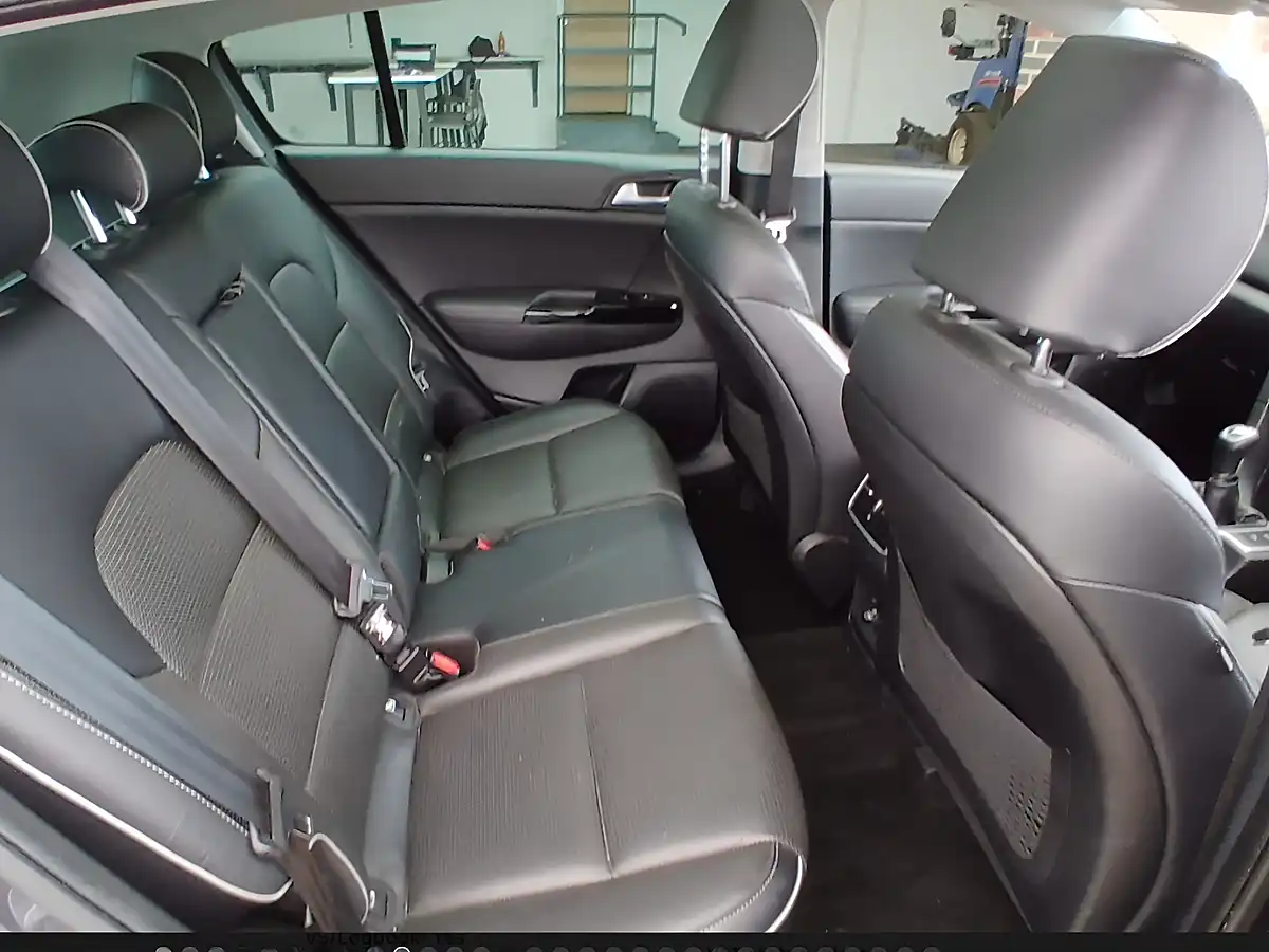 Used 2017 Kia Sportage 3 Silver - Interior and Exterior details 12