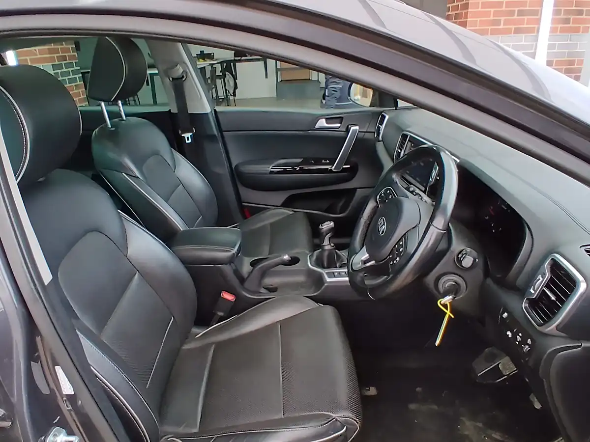 Used 2017 Kia Sportage 3 Silver - Interior and Exterior details 13