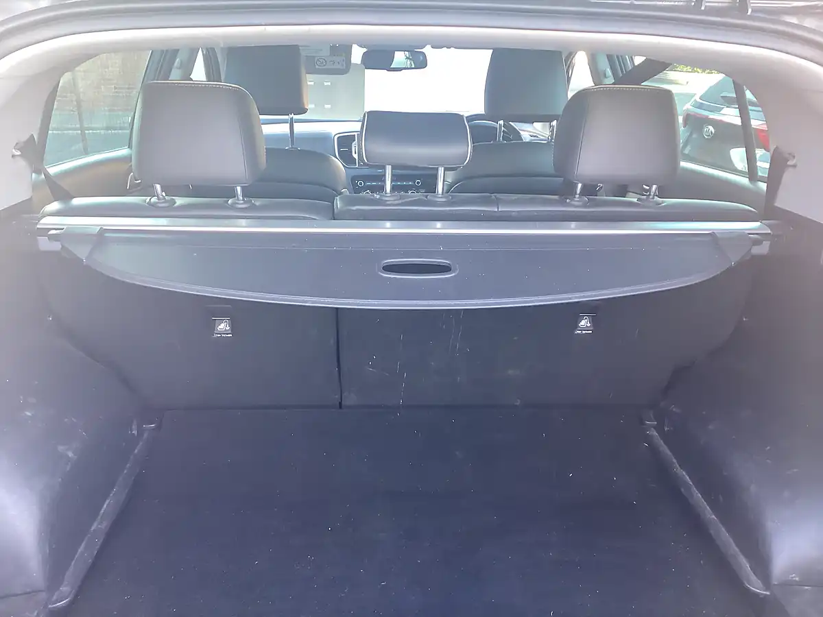 Used 2017 Kia Sportage 3 Silver - Interior and Exterior details 9