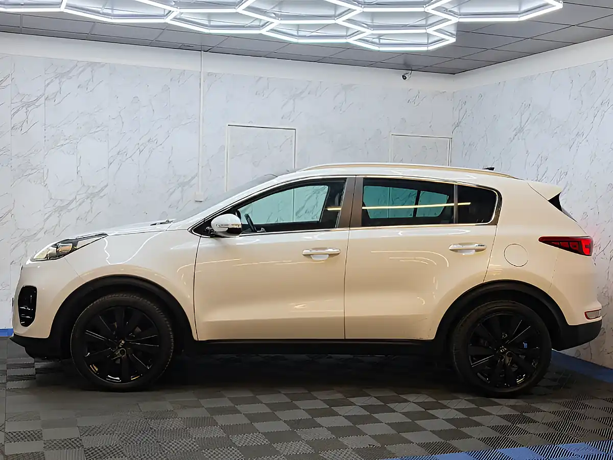 Used 2017 Kia Sportage 3 White - Interior and Exterior details 8
