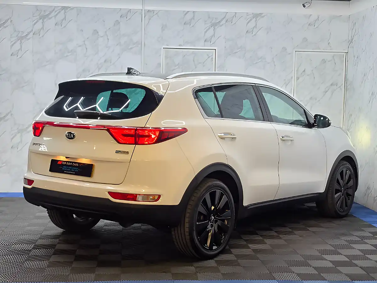 Used 2017 Kia Sportage 3 White - Interior and Exterior details 9