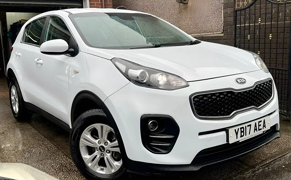Used 2017 Kia Sportage Diamond Ice White - Front View