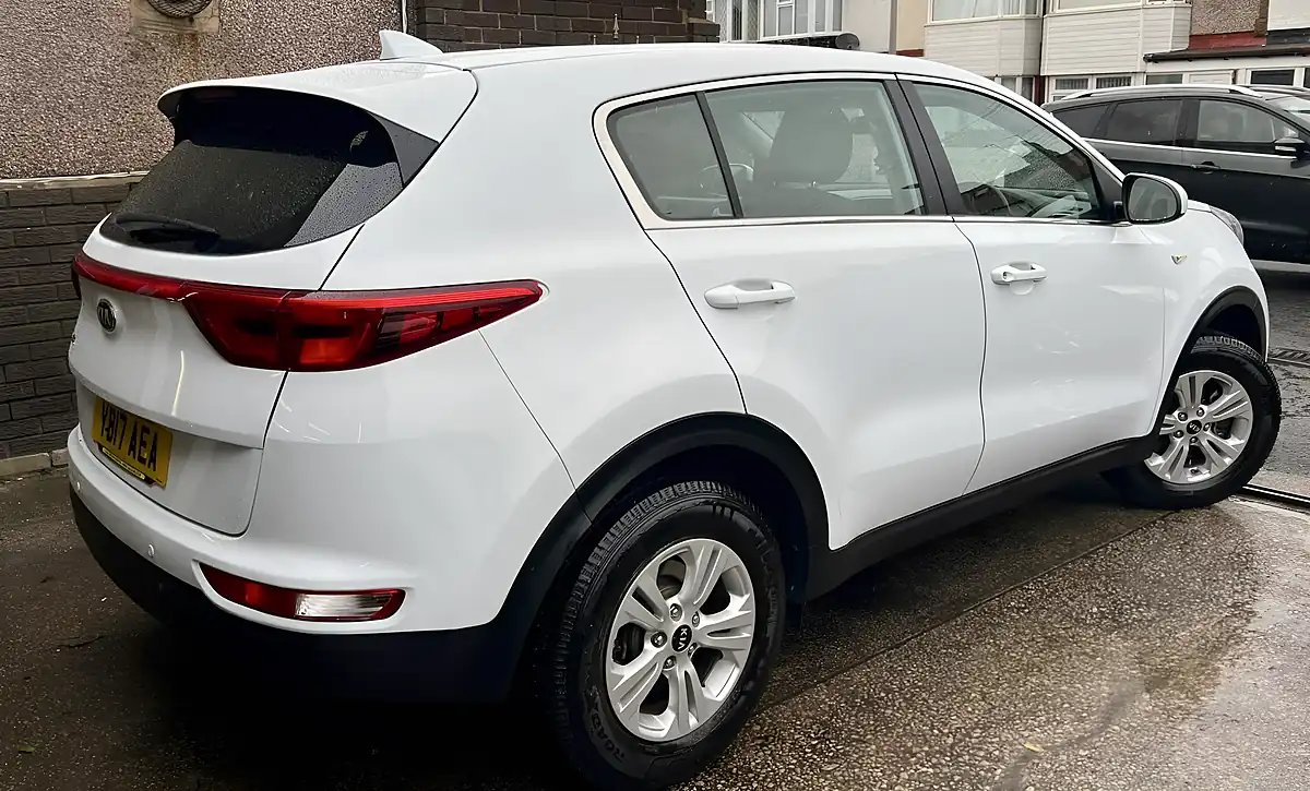 Used 2017 Kia Sportage Diamond Ice White - Interior and Exterior details 4
