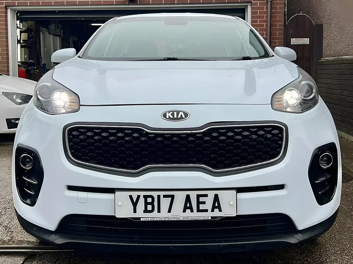 Used 2017 Kia Sportage Diamond Ice White - Interior and Exterior details 5