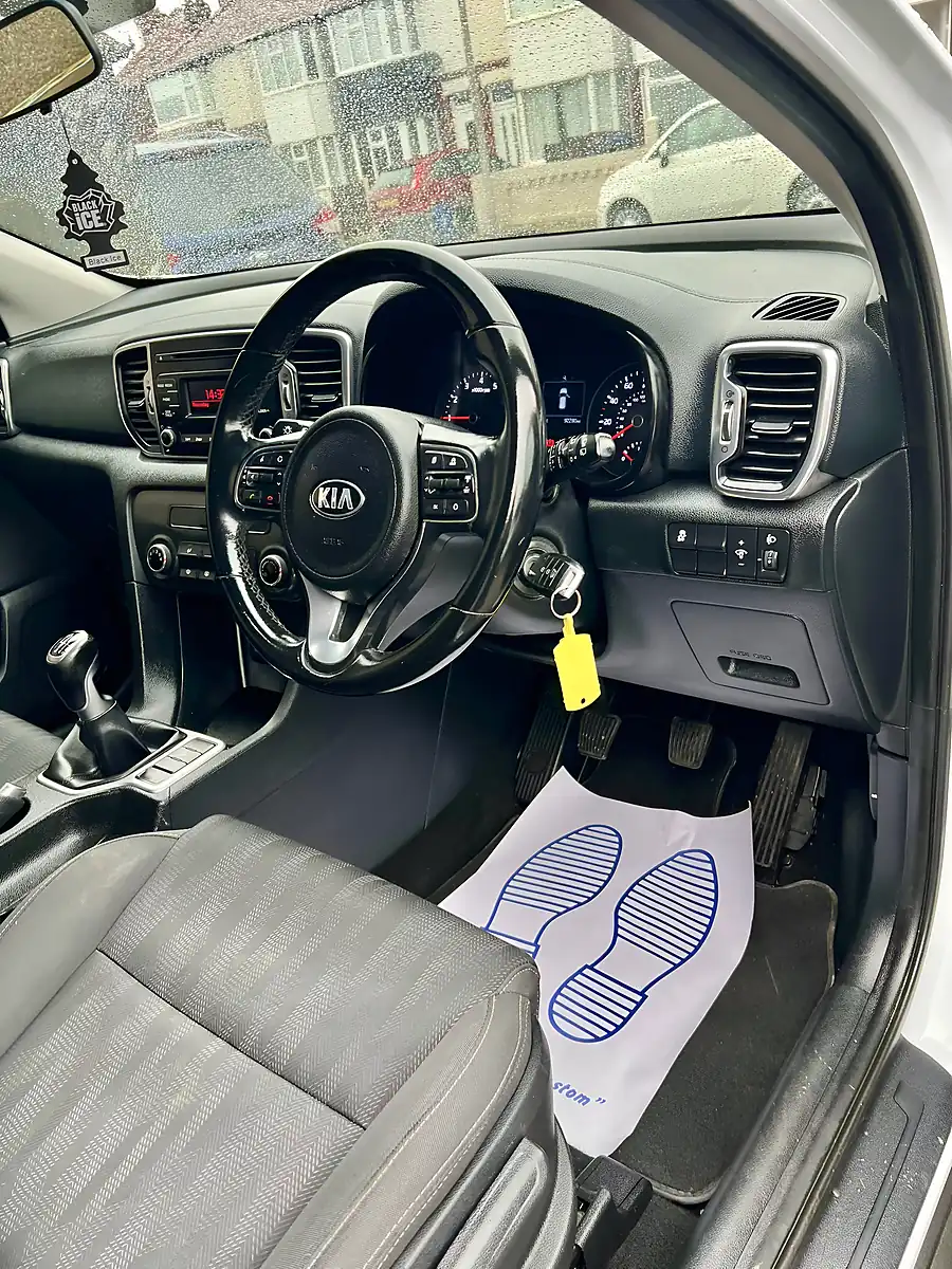 Used 2017 Kia Sportage Diamond Ice White - Interior and Exterior details 6