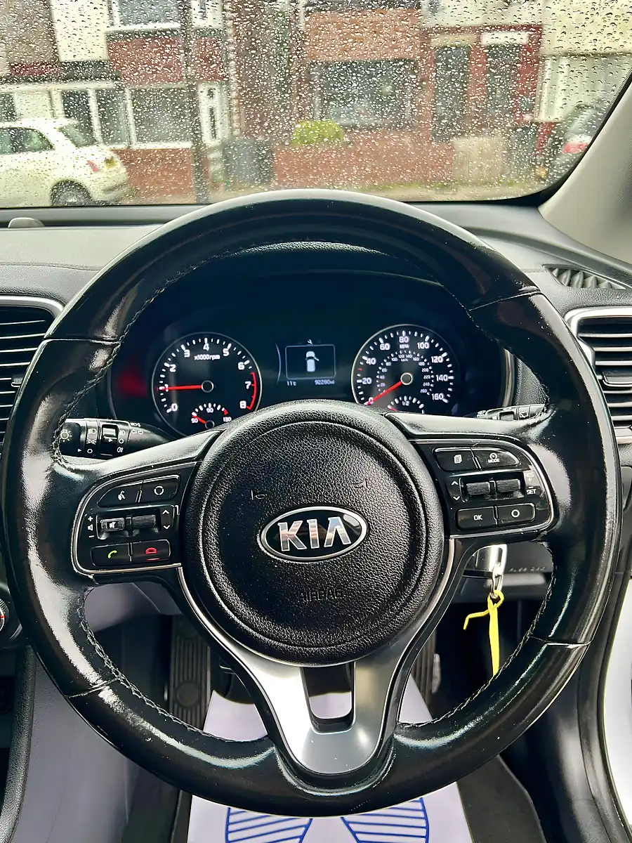 Used 2017 Kia Sportage Diamond Ice White - Interior and Exterior details 7