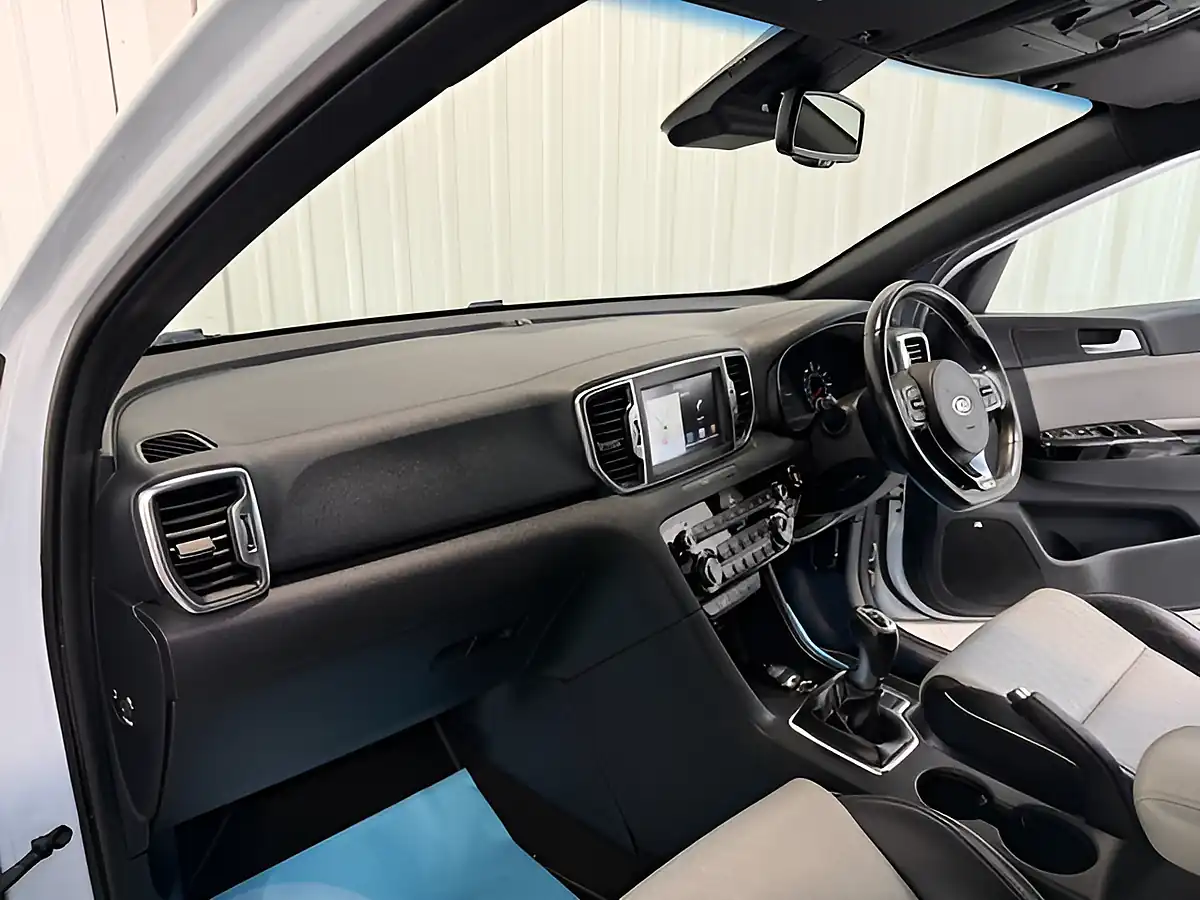 Used 2017 Kia Sportage GT-Line Edition Fusion White - Interior and Exterior details 10