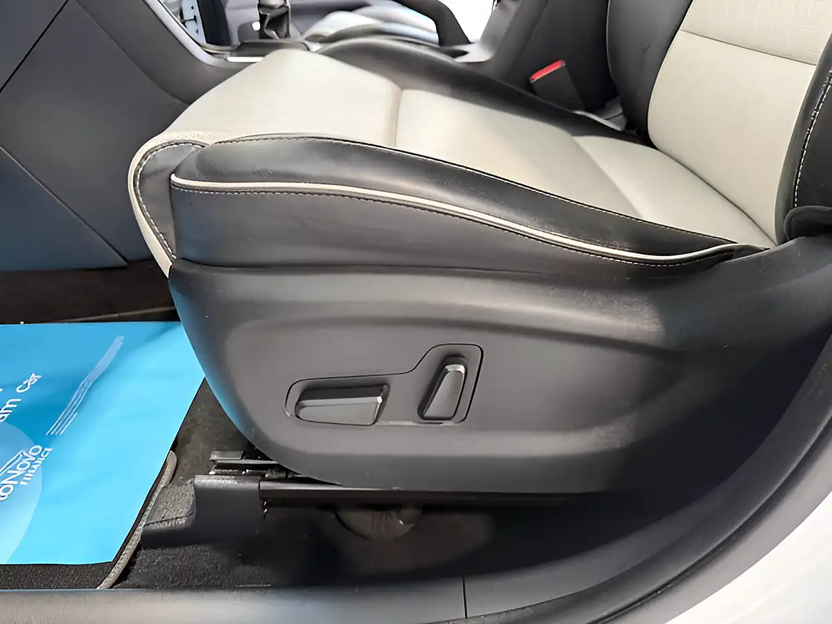 Used 2017 Kia Sportage GT-Line Edition Fusion White - Interior and Exterior details 11