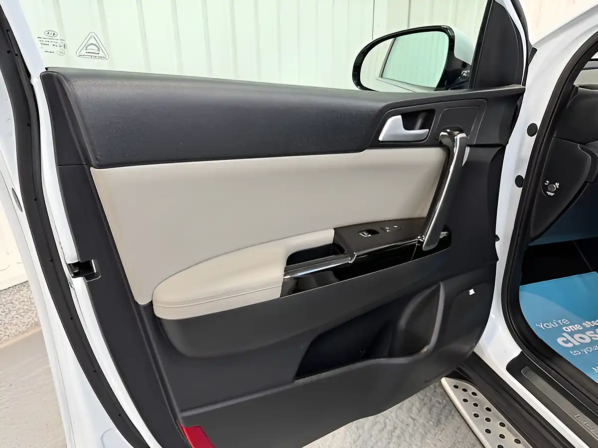 Used 2017 Kia Sportage GT-Line Edition Fusion White - Interior and Exterior details 12