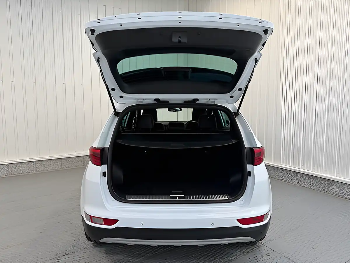 Used 2017 Kia Sportage GT-Line Edition Fusion White - Interior and Exterior details 8