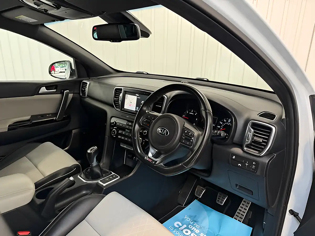 Used 2017 Kia Sportage GT-Line Edition Fusion White - Interior and Exterior details 9