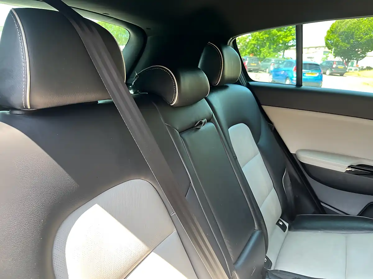 Used 2017 Kia Sportage GT-Line Silver - Interior and Exterior details 10