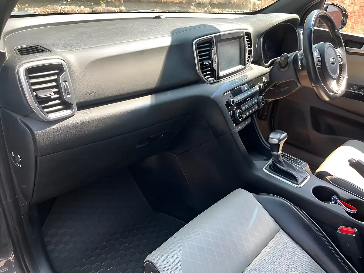 Used 2017 Kia Sportage GT-Line Silver - Interior and Exterior details 9