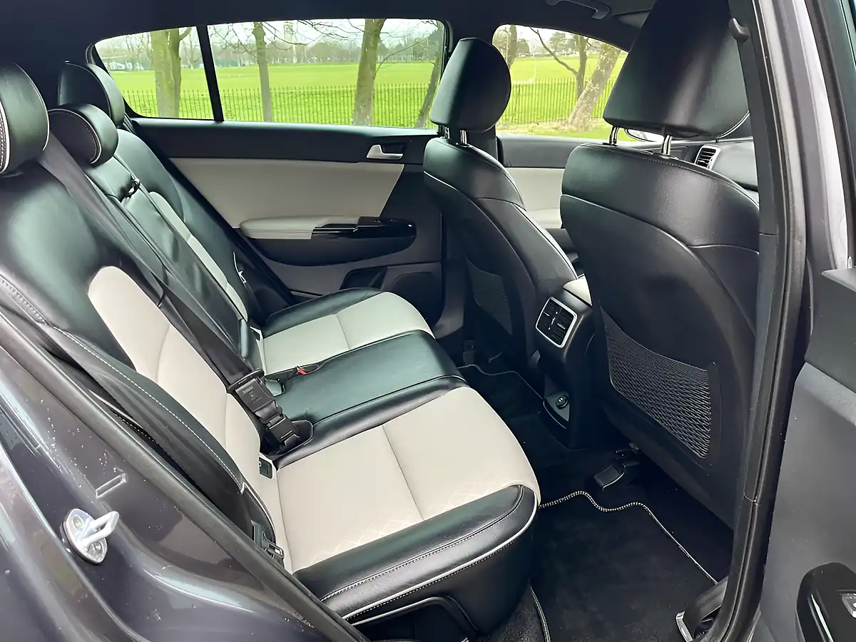 Used 2017 Kia Sportage GT-Line Silver - Interior and Exterior details 10