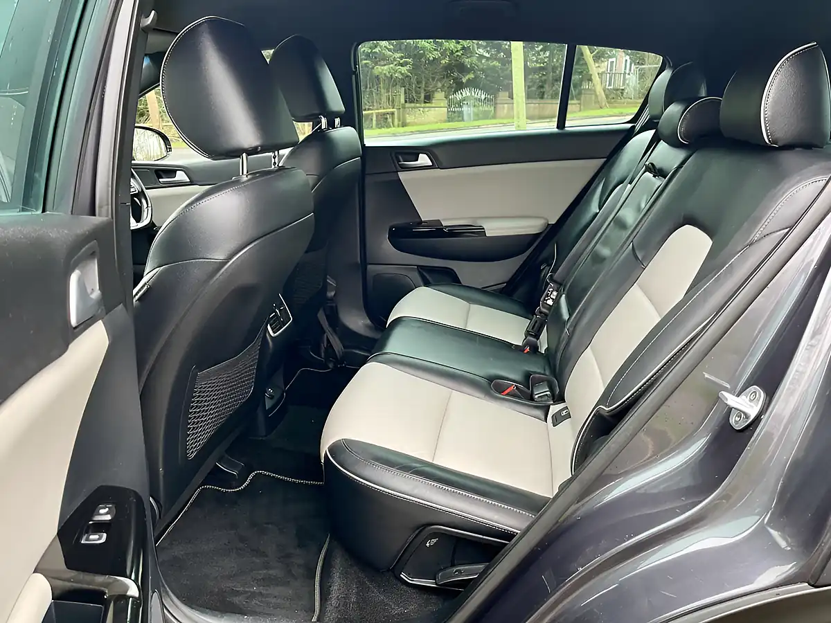 Used 2017 Kia Sportage GT-Line Silver - Interior and Exterior details 11