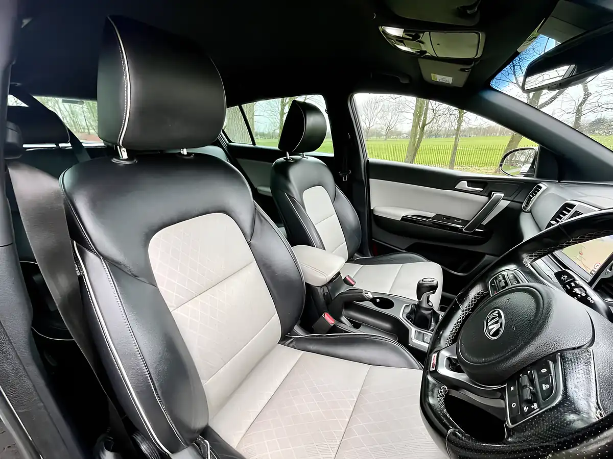 Used 2017 Kia Sportage GT-Line Silver - Interior and Exterior details 16