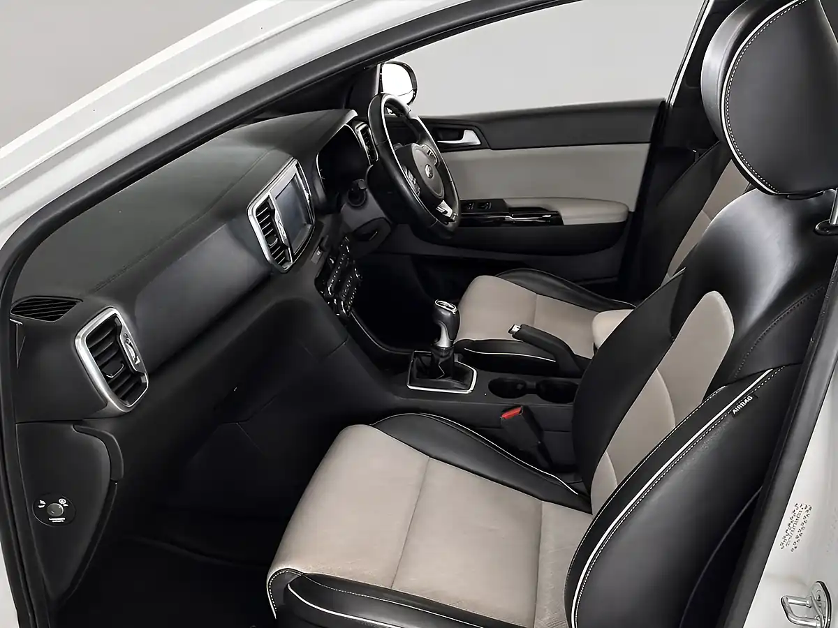 Used 2017 Kia Sportage GT-Line White - Interior and Exterior details 7