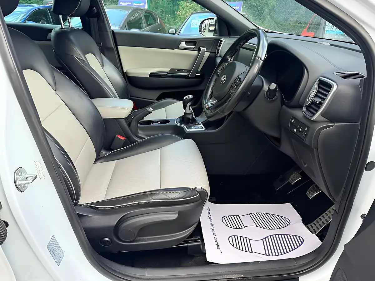 Used 2017 Kia Sportage GT-Line White - Interior and Exterior details 12