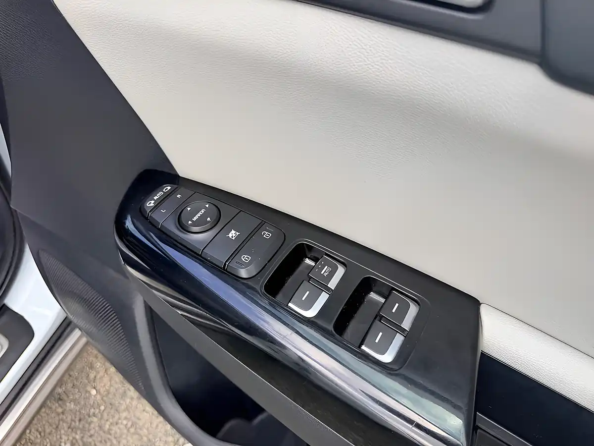 Used 2017 Kia Sportage GT-Line White - Interior and Exterior details 15