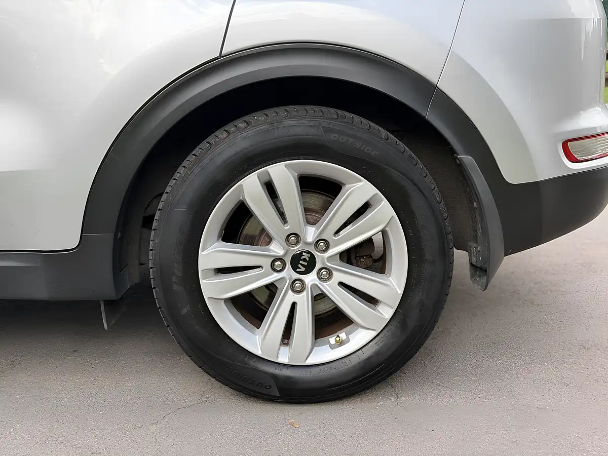 Used 2017 Kia Sportage KX-2 Silver - Interior and Exterior details 7