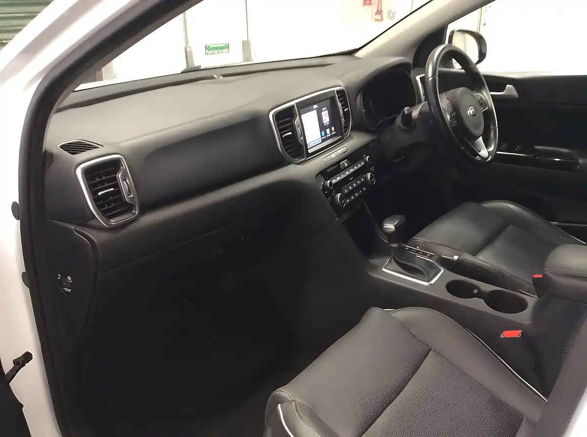 Used 2017 Kia Sportage KX-3 White - Interior and Exterior details 17