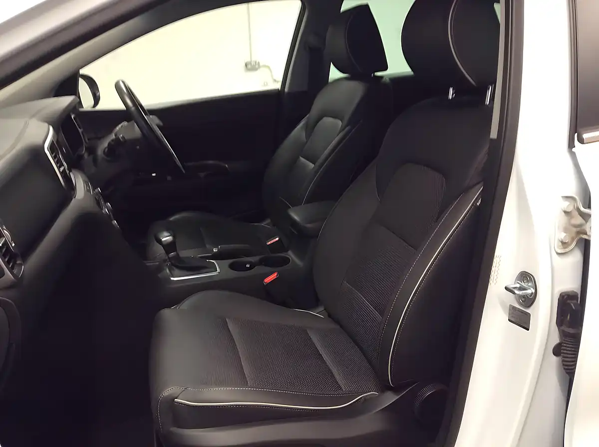 Used 2017 Kia Sportage KX-3 White - Interior and Exterior details 18