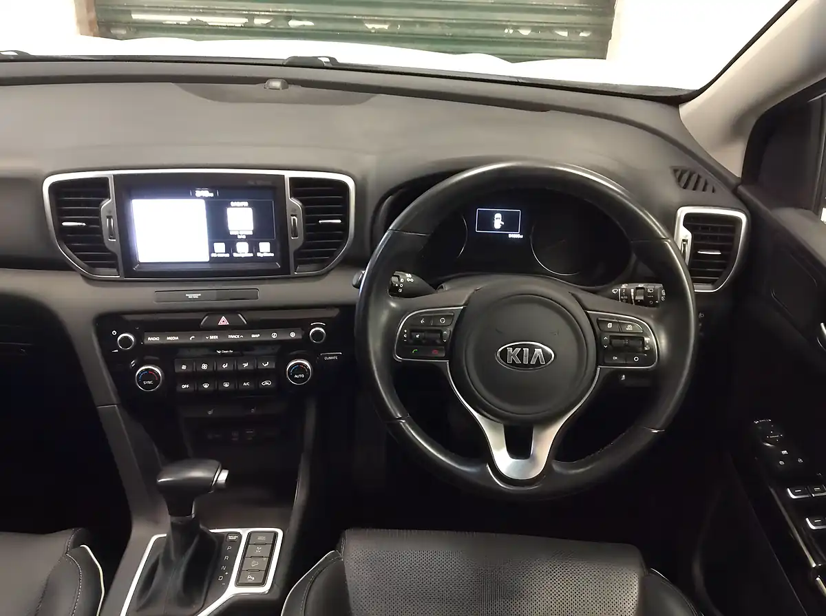 Used 2017 Kia Sportage KX-3 White - Interior and Exterior details 20