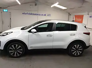 Used 2017 Kia Sportage KX-3 White - Interior and Exterior details 3
