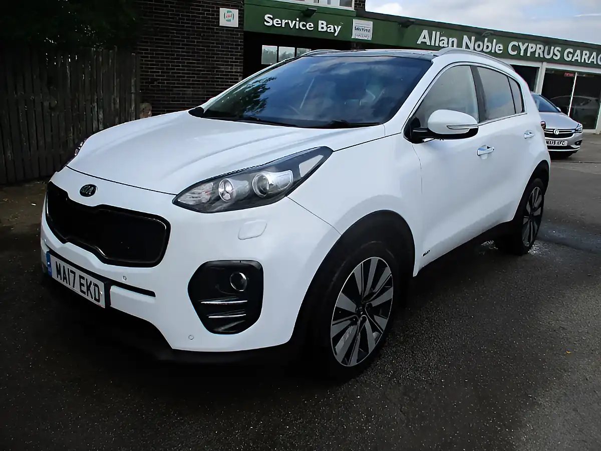 Used 2017 Kia Sportage KX-4 White - Front View