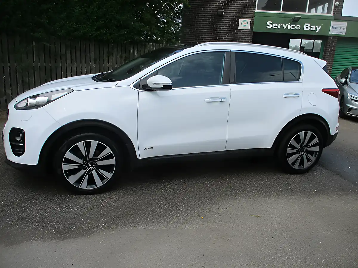 Used 2017 Kia Sportage KX-4 White - Interior and Exterior details 8