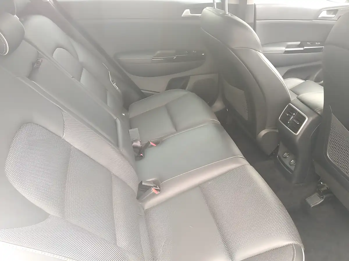 Used 2017 Kia Sportage KX-4 White - Interior and Exterior details 11