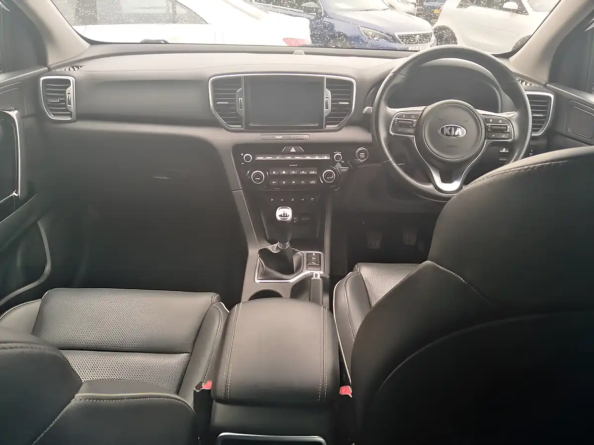 Used 2017 Kia Sportage KX-4 White - Interior and Exterior details 12