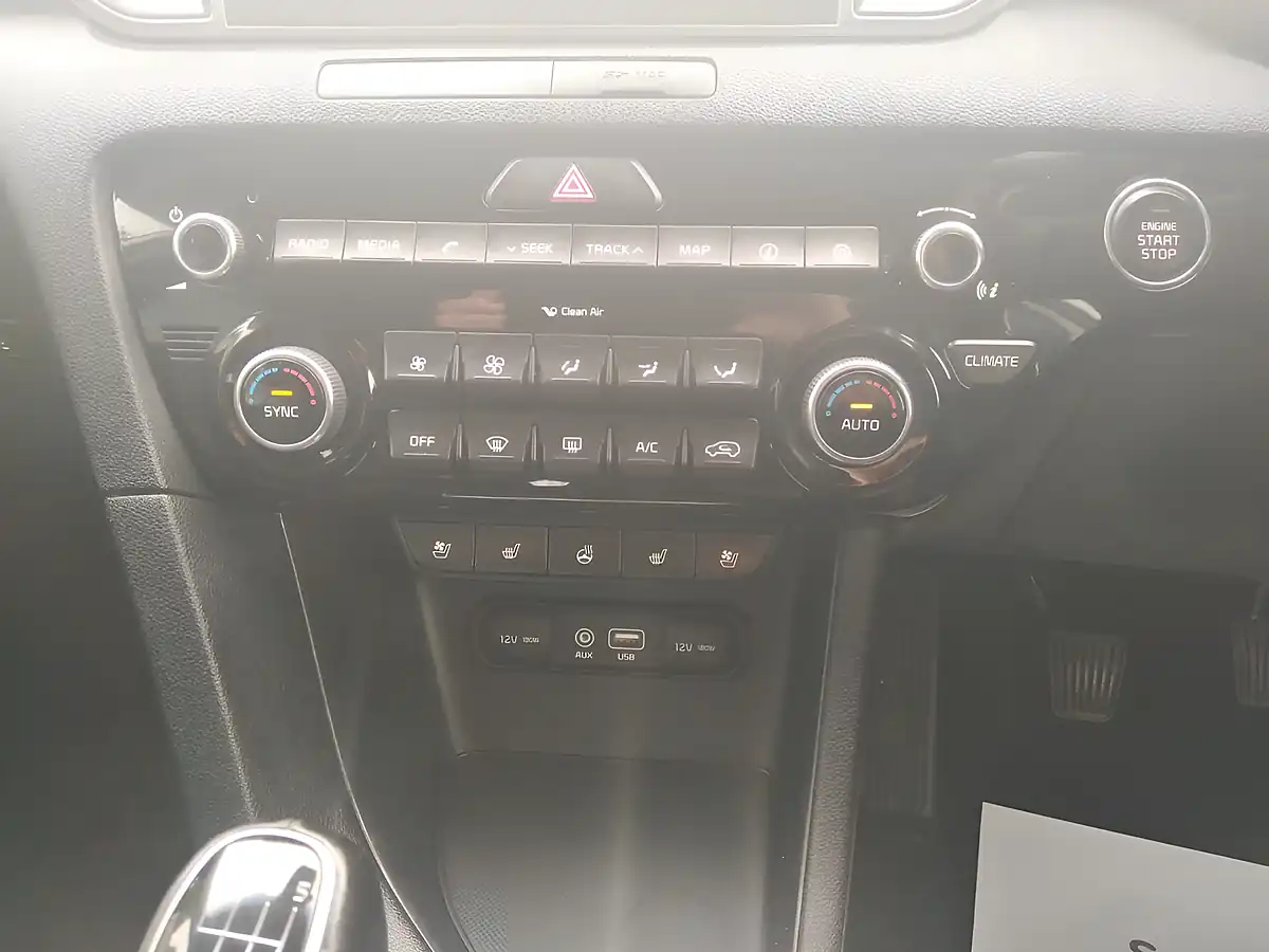 Used 2017 Kia Sportage KX-4 White - Interior and Exterior details 16