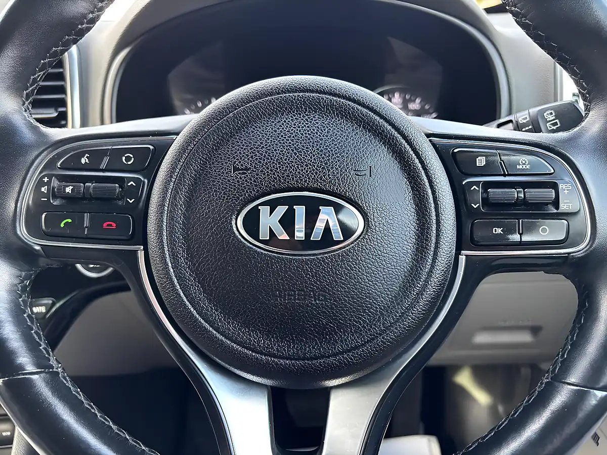 Used 2017 Kia Sportage KX-5 Silver - Interior and Exterior details 11
