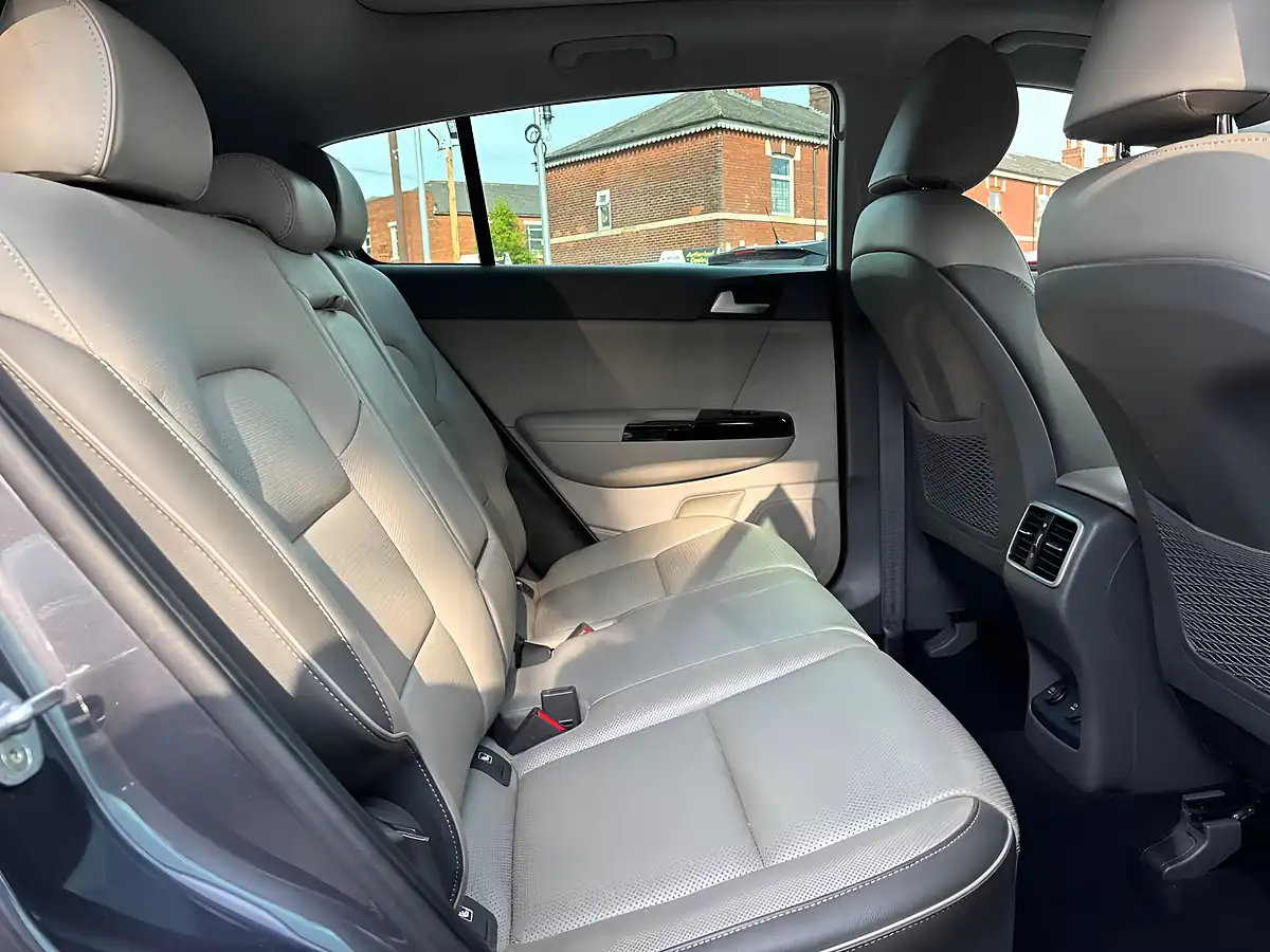 Used 2017 Kia Sportage KX-5 Silver - Interior and Exterior details 14