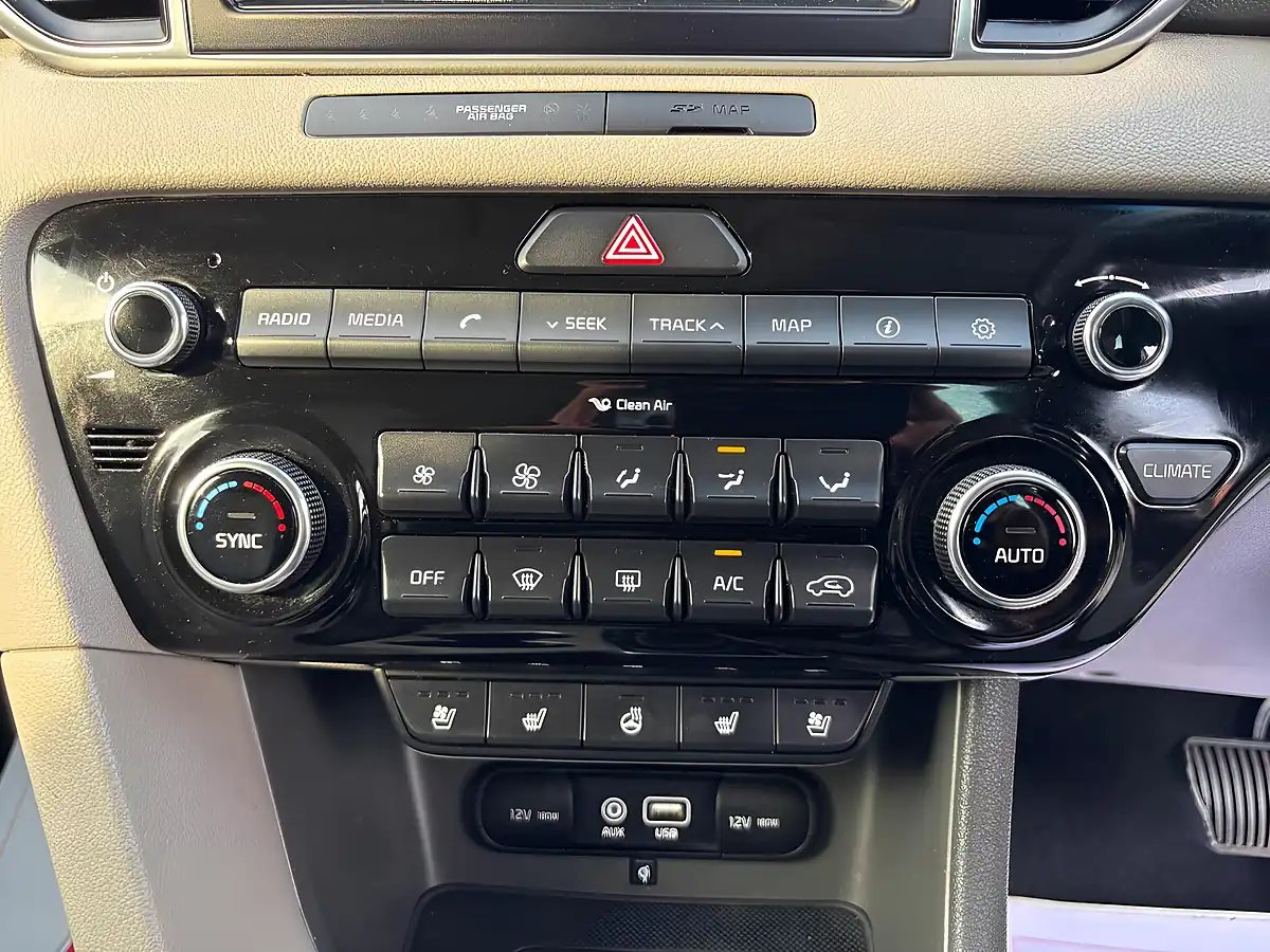 Used 2017 Kia Sportage KX-5 Silver - Interior and Exterior details 15