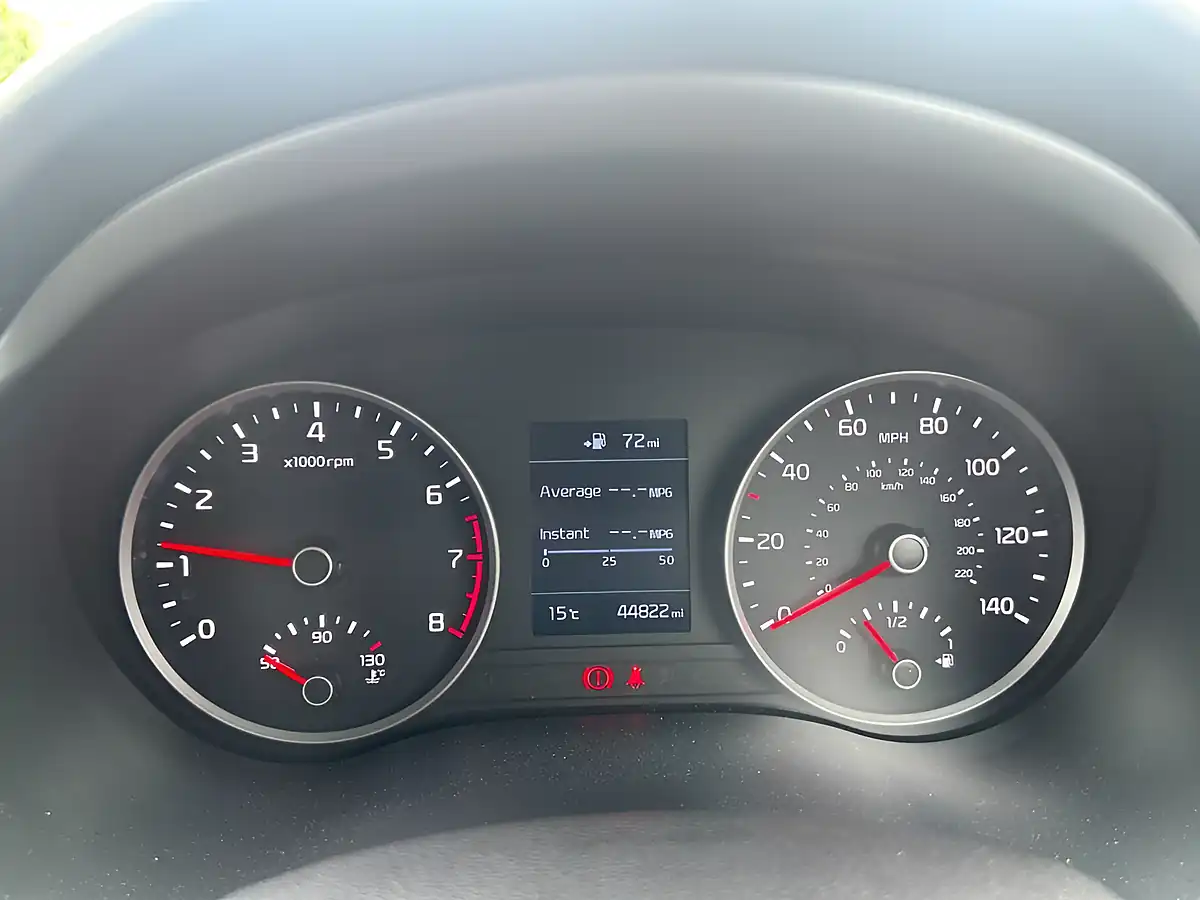Used 2017 Kia Stonic First Edition Yellow - Interior and Exterior details 10