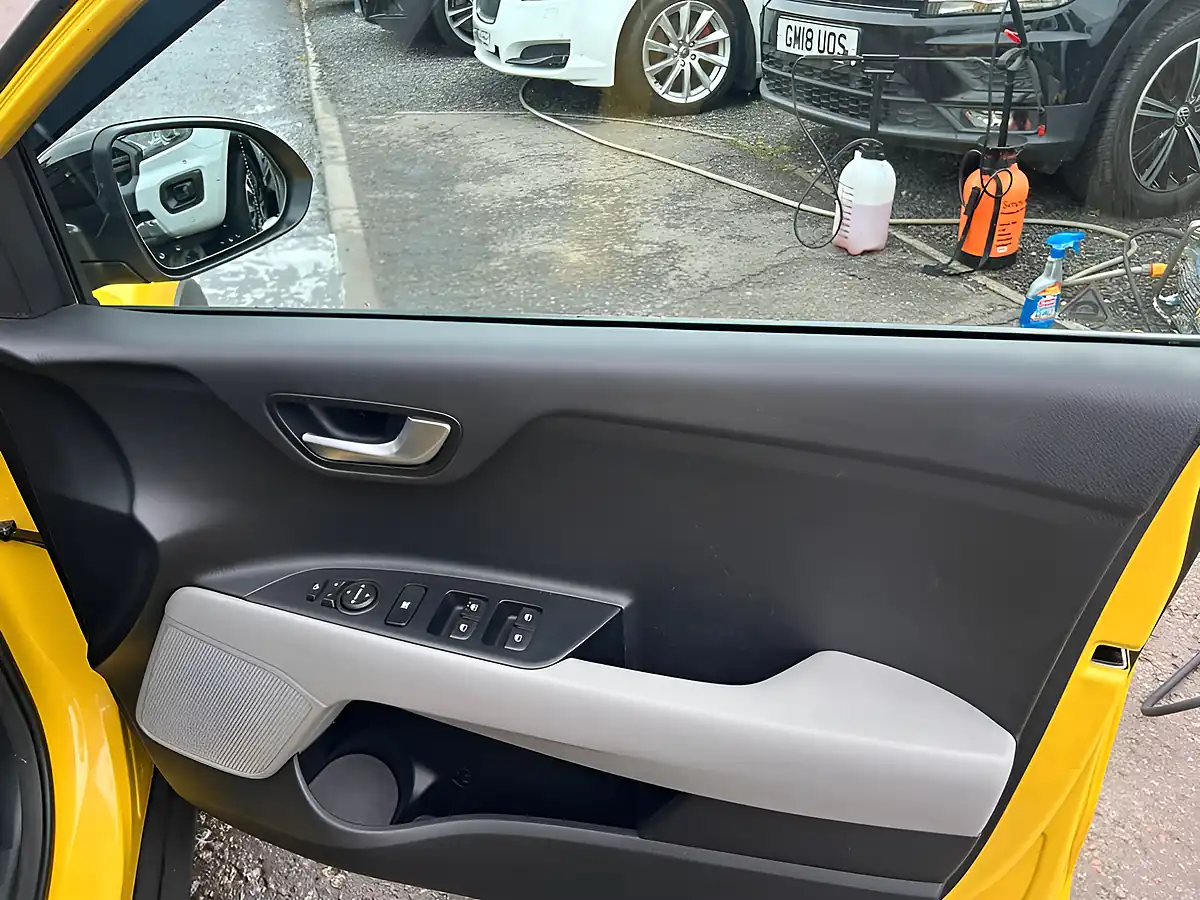 Used 2017 Kia Stonic First Edition Yellow - Interior and Exterior details 14