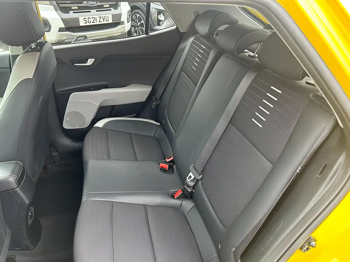 Used 2017 Kia Stonic First Edition Yellow - Interior and Exterior details 16
