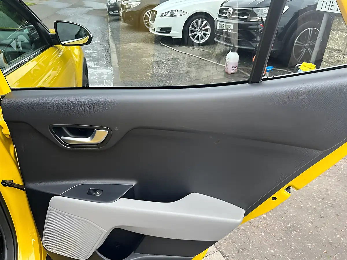 Used 2017 Kia Stonic First Edition Yellow - Interior and Exterior details 17