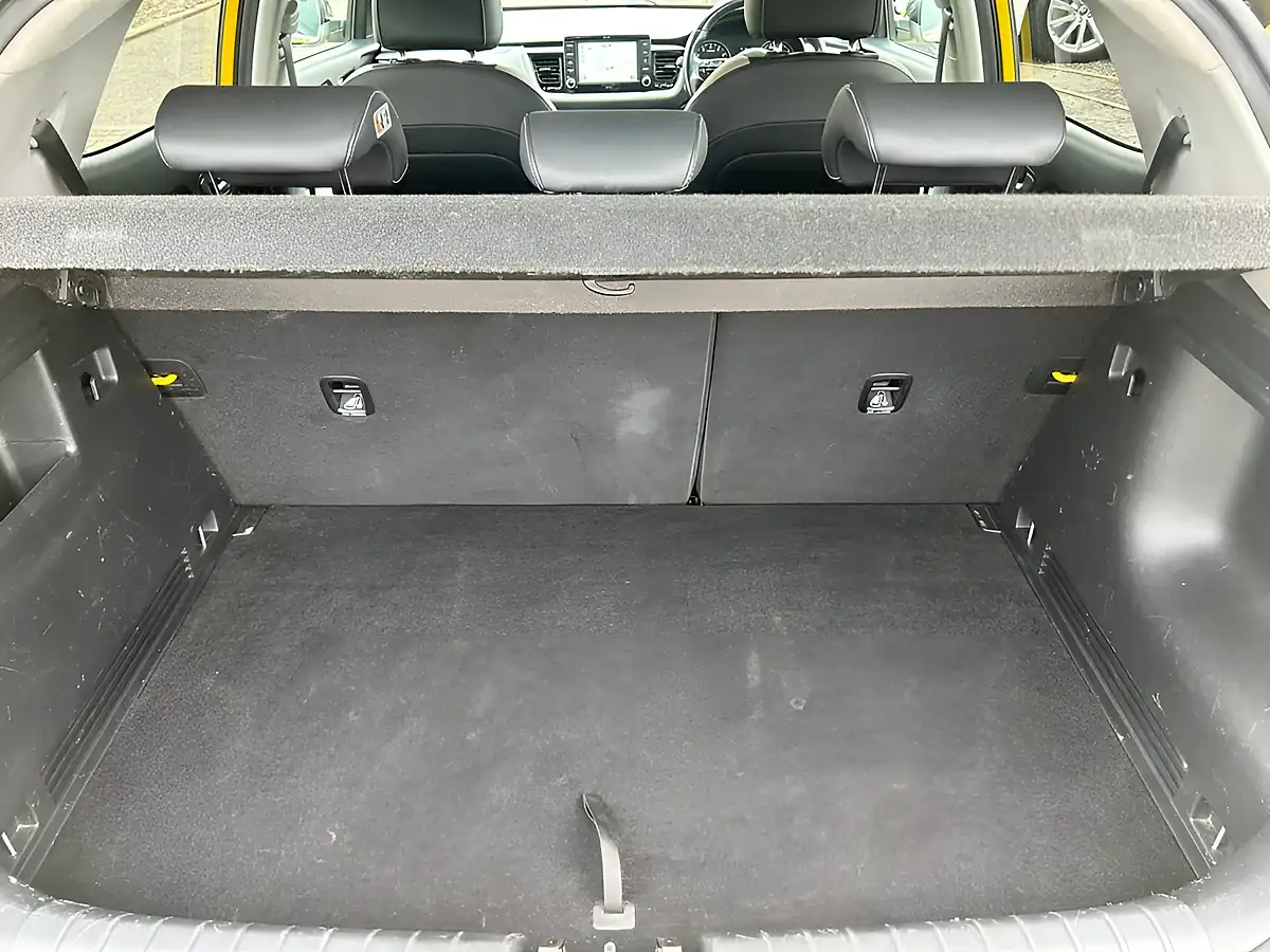 Used 2017 Kia Stonic First Edition Yellow - Interior and Exterior details 18