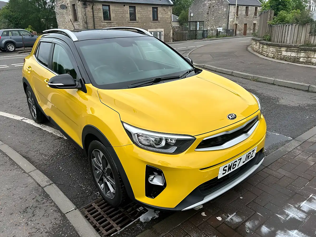 Used 2017 Kia Stonic First Edition Yellow - Interior and Exterior details 4