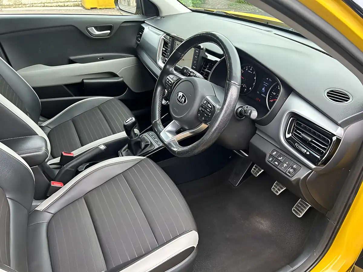 Used 2017 Kia Stonic First Edition Yellow - Interior and Exterior details 8