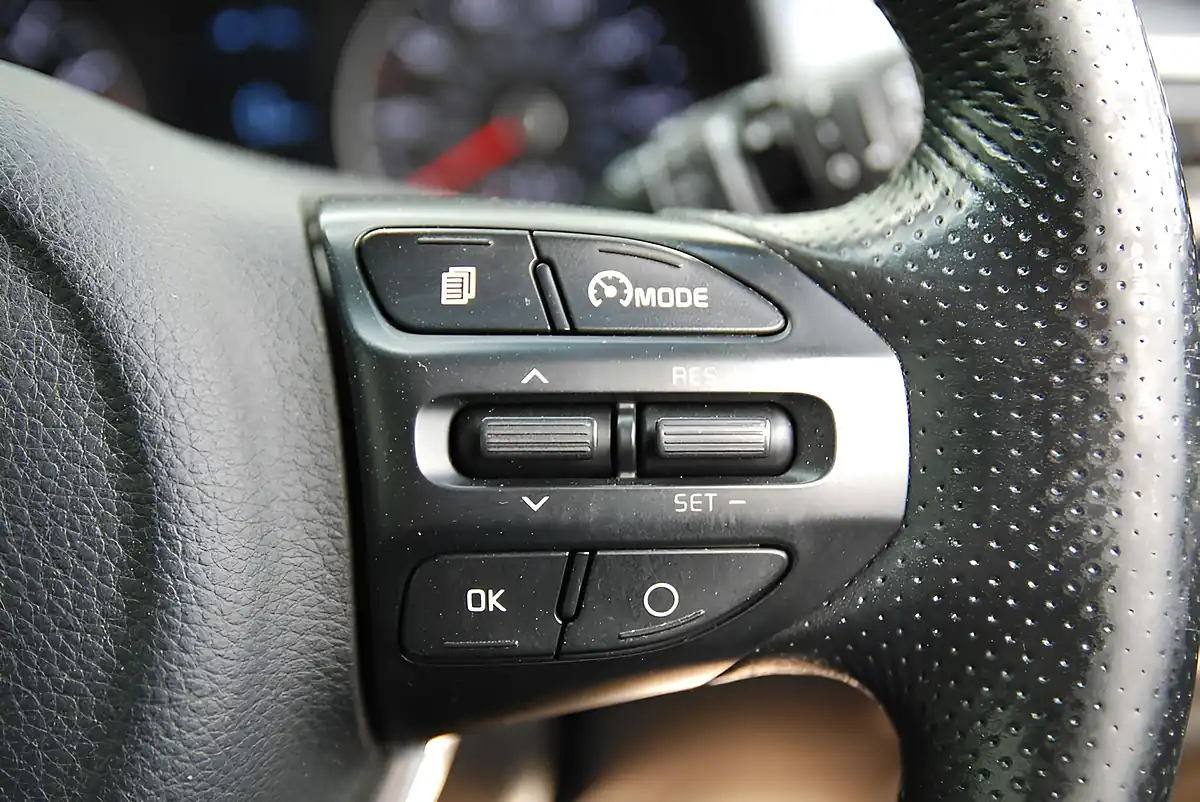 Used 2017 Kia Stonic First Edition Yellow - Interior and Exterior details 10