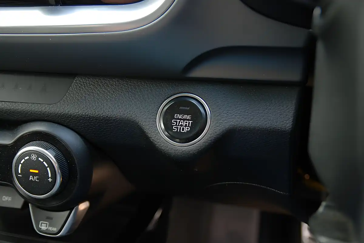 Used 2017 Kia Stonic First Edition Yellow - Interior and Exterior details 12