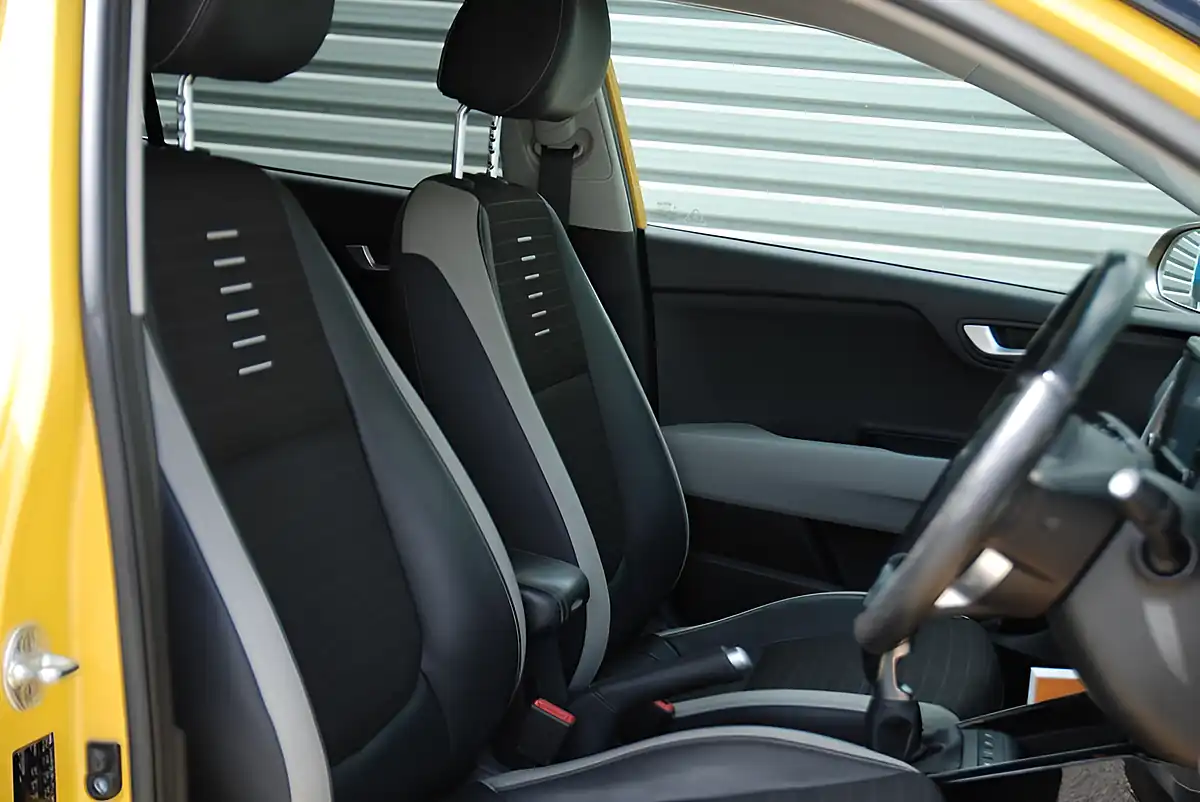 Used 2017 Kia Stonic First Edition Yellow - Interior and Exterior details 7