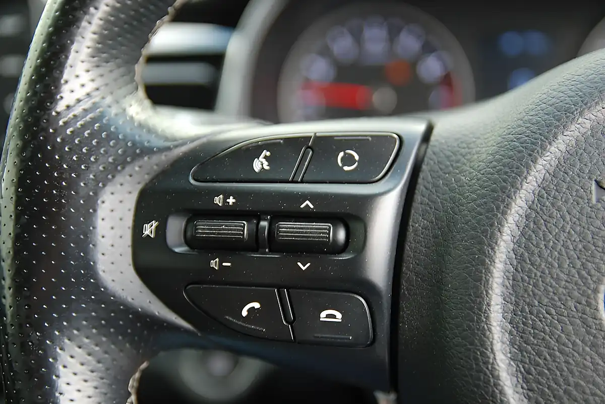 Used 2017 Kia Stonic First Edition Yellow - Interior and Exterior details 9