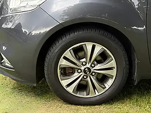 Used 2017 Kia Venga 3 Silver - Interior and Exterior details 10