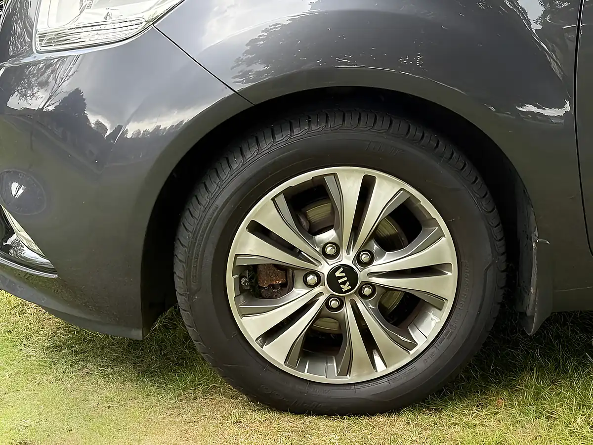 Used 2017 Kia Venga 3 Silver - Interior and Exterior details 10